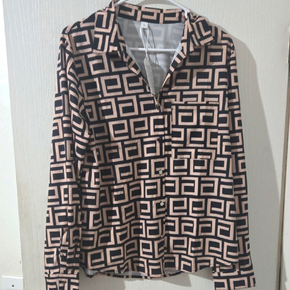 Large Geometric Patterned Long Sleeve Collared Buttondown Shirt With Pocket